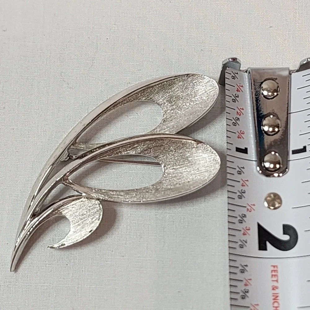 Vintage Crown Trifari Brushed Silver Tone Abstract Leaf Wing Brooch Pin Textured